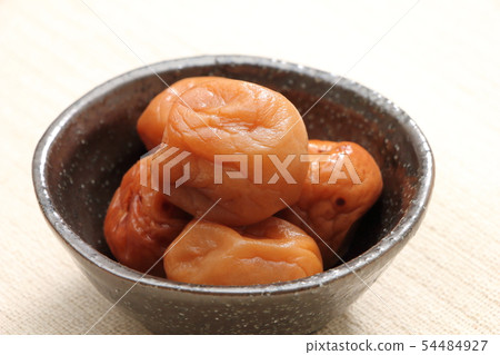 Honey plum (seasoned pickled plum) 54484927