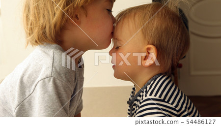 Babygirl and babyboy kissing Babygirl and babyboy kissing 54486127