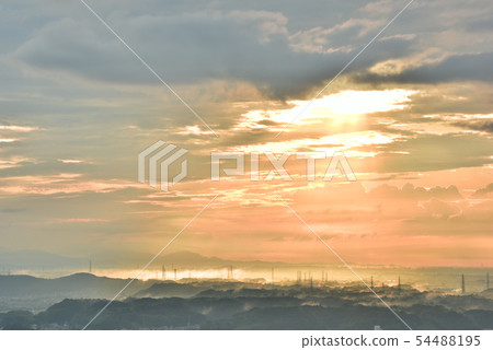 Sunlight falling from the clouds 54488195