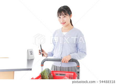 Young woman doing cashless payment 54488318