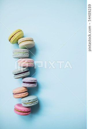 Macaron or macaroon biscuits on pastel blue background from above. Top view. 54489289