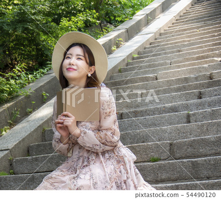 A woman reading 54490120