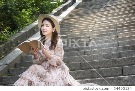 A woman reading 54490124