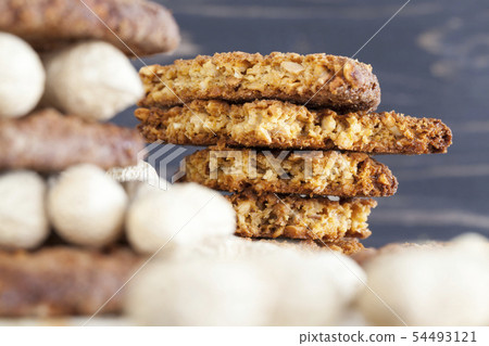 cookies with crushed roasted peanuts cookies with crushed roasted peanuts 54493121