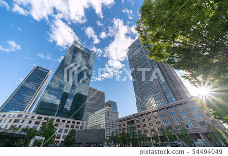 東京都市風景在日本在東京駐地前面的看法辦公樓 54494049