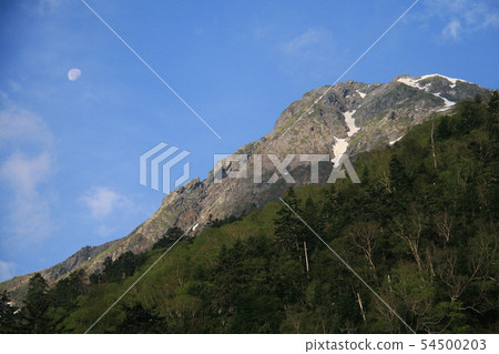 南阿爾卑斯山脈Shiramine Miyama Tent縱向觀看來自Shirane Oike的Hokudake 南阿爾卑斯山脈Shiramine Miyama Tent縱向觀看來自Shirane Oike的Hokudake 54500203