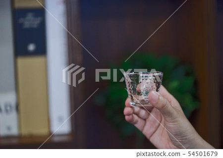 一個在工作 54501679