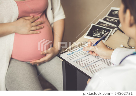 Pregnant Woman and Gynecologist Doctor at Hospital 54502781