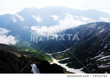 南阿爾卑斯山脈Shiramine Miyama帳篷縱向從山。 54503762