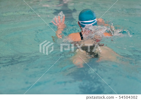 游泳 水池 瘦身 54504302