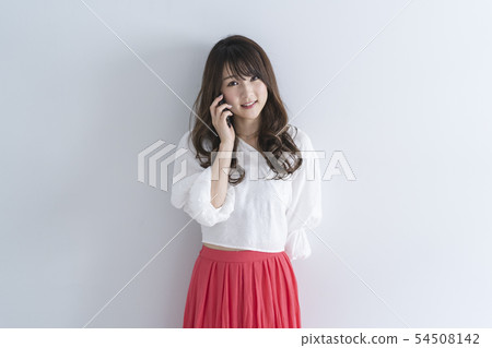 使用智能手機的女人 54508142