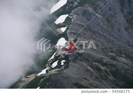 Southern Alps Hakuhosansansan Tent Longitudinal View of a dark aviary from Mt. 54508175