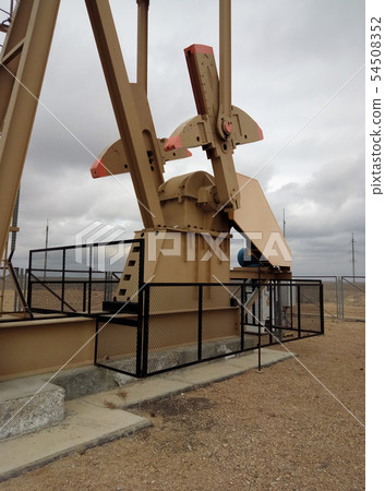 Balancers oil rocking. Balancers oil rocking. 54508352