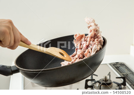 Fried chicken with frying pan in the kitchen Fried chicken with frying pan in the kitchen 54508520