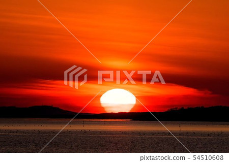 在Saroma湖Daruma太陽正方形太陽北見市的日落 54510608