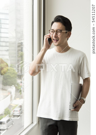 Men holding a tablet in the office 54511207