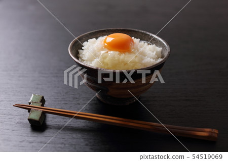 在米黑背景的雞蛋 54519069