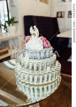 wedding cake made of money, treasure chest 54519741