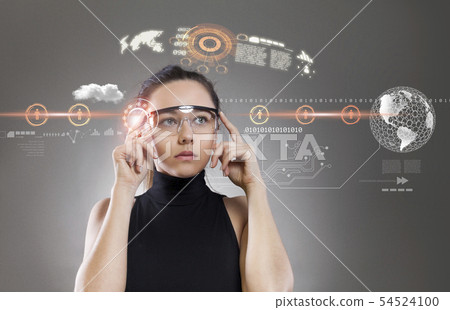Woman with smart glasses 54524100
