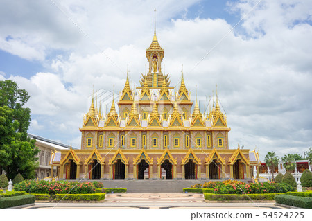 Golden Castle at Wat Chantharam (Wat Tha Sung) 54524225