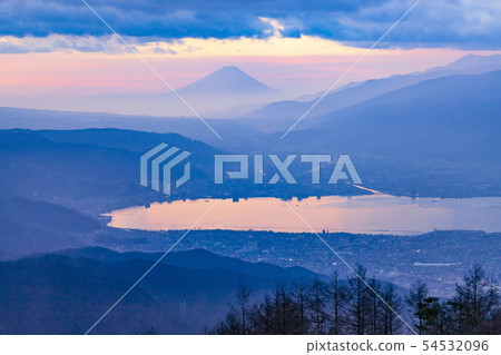從長野縣Takaboc高原看到的黎明富士山和Su訪湖 54532096