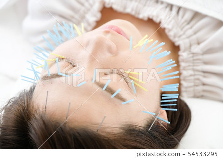 Close-up of a woman who is beaten on the face at the hospital 54533295