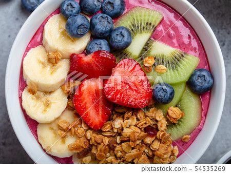 Healthy acai smoothie bowl 54535269