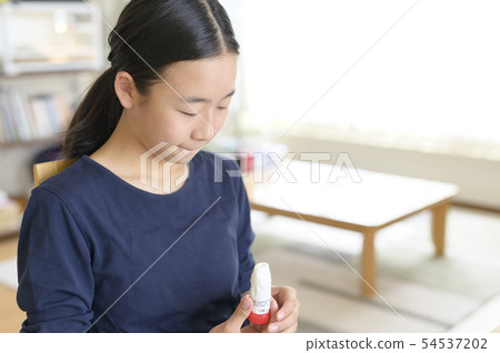 Asthma image (child using an inhaler) Asthma image (child using an inhaler) 54537202