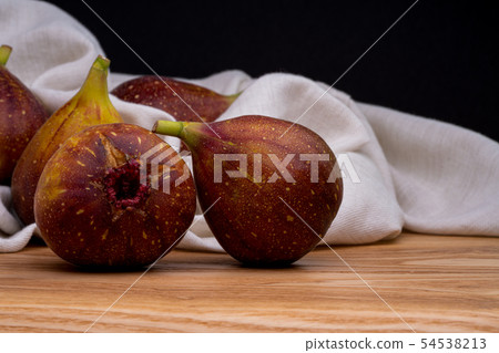 Fig black background Fig black background 54538213