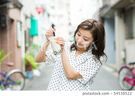 Young woman with tapioca drink 54538522