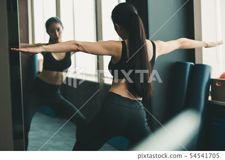 瑜伽 瑜珈 女生 54541705