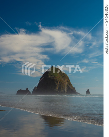 乾草堆岩石（加農炮海灘，俄勒岡州，美國） 54546826