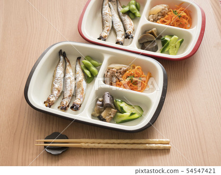老年夫婦，老年人和老年人可以輕鬆食用的一盤式護理食品[護理午餐] 54547421
