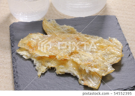 A snack and grilled on a slate plate. A snack image of sake. 54552395