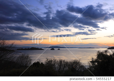 View of the beauty of the island and the sunset from Seto from the Ushimado Hakkei and Ushibo Tenjin Shrine (Tenjinzan Kofun) / The observation deck of "100 Japanese sunsets" (Okayama Prefecture) 54555217