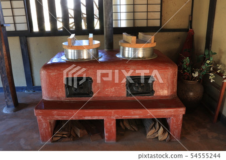 Tamba Teiyama, Yakushiyama Garden, a stove with retro thatched roof in the Tamba of sweets Tamba Teiyama, Yakushiyama Garden, a stove with retro thatched roof in the Tamba of sweets 54555244