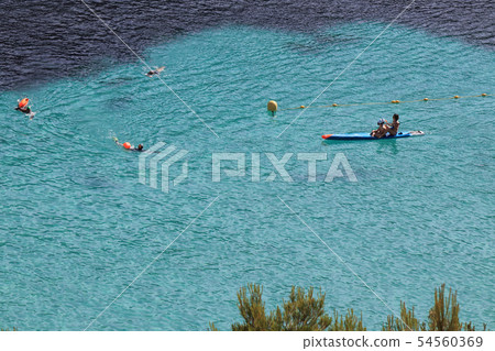 海上皮划艇在美麗的大海 海上皮划艇在美麗的大海 54560369