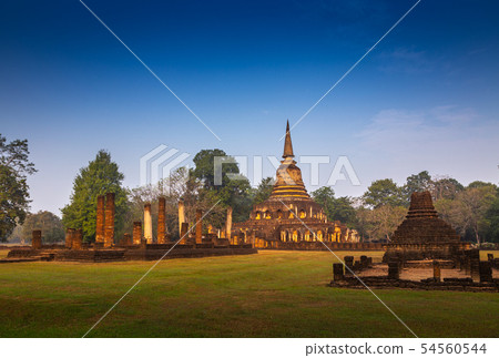 Wat Chang Lom at Si satchanalai historical 54560544
