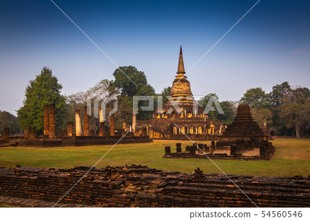 Wat Chang Lom at Si satchanalai historical 54560546