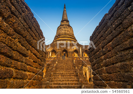 Wat Chang Lom at Si satchanalai historical 54560561
