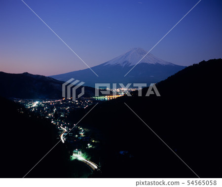 富士山與山脈之間的痕跡 54565058