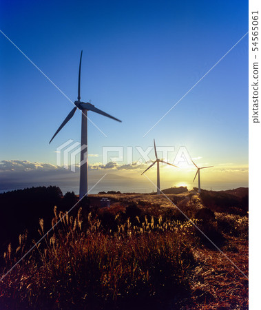 風力發電機和日出 風力發電機和日出 54565061