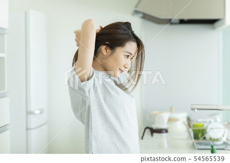 young woman      54565539