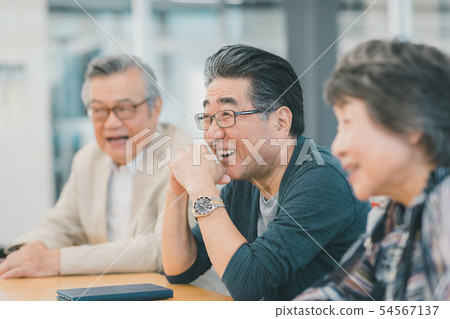 老人 年老 老年人 54567137