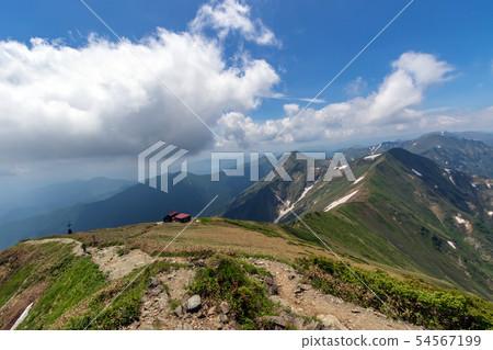 Tanigawadake Shoulder hut and ridge line of Joetsu border continuing to the west Tanigawadake Shoulder hut and ridge line of Joetsu border continuing to the west 54567199