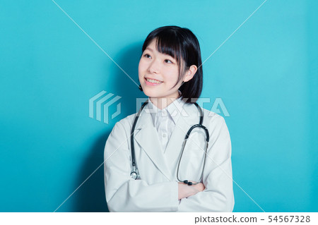 穿白大褂的女醫務人員 54567328