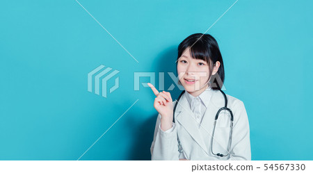 穿白大褂的女醫務人員 54567330