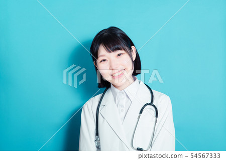 穿白大褂的女醫務人員 54567333