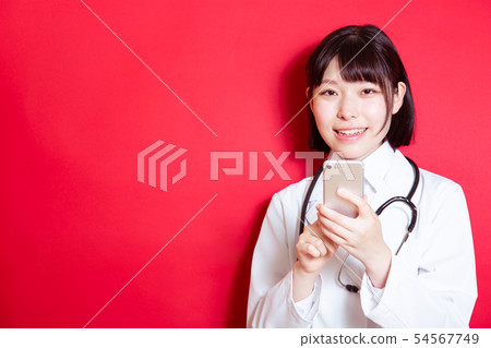 Medical woman in white coat 54567749