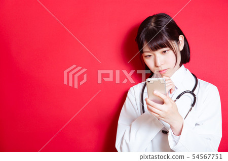 Medical woman in white coat 54567751